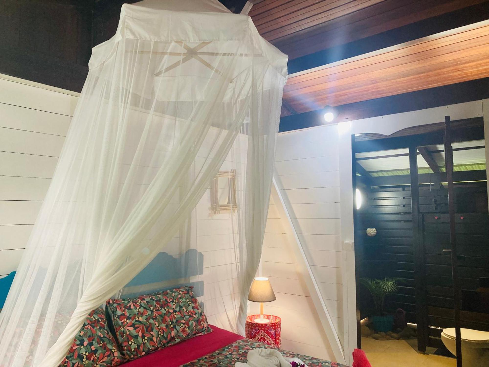 Piton Bungalows Ecolodges Deshaies Ngoại thất bức ảnh